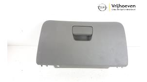 Gebruikte Dashboardkastje Opel Karl 1.0 12V Prijs € 40,00 Margeregeling aangeboden door Autodemontage Vrijhoeven B.V.
