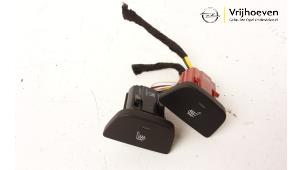 Gebruikte Schakelaar Stoelverwarming Opel Astra K 1.6 SIDI Eco Turbo 16V Prijs € 30,00 Margeregeling aangeboden door Autodemontage Vrijhoeven B.V.