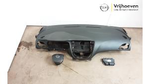 Gebruikte Airbag set + dashboard Opel Karl 1.0 12V Prijs € 750,00 Margeregeling aangeboden door Autodemontage Vrijhoeven B.V.