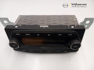 Gebruikte Radio module Opel Karl 1.0 12V Prijs € 100,00 Margeregeling aangeboden door Autodemontage Vrijhoeven B.V.