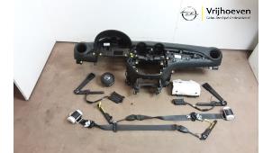 Gebruikte Airbag set + dashboard Opel Adam 1.4 16V Prijs € 900,00 Margeregeling aangeboden door Autodemontage Vrijhoeven B.V.