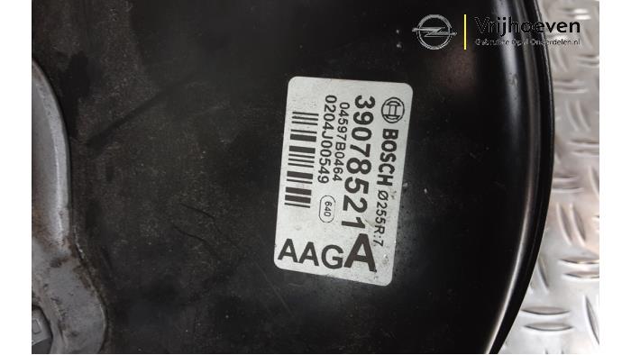 Rembekrachtiger van een Opel Adam 1.4 16V 2019
