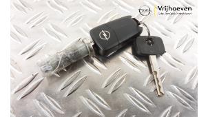 Gebruikte Kontaktslot + Sleutel Opel Vectra C 1.8 16V Prijs € 50,00 Margeregeling aangeboden door Autodemontage Vrijhoeven B.V.