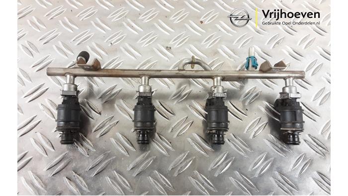Gebruikte Injector brug Opel Vectra C 1.8 16V Prijs € 100,00 Margeregeling aangeboden door Autodemontage Vrijhoeven B.V.