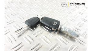 Gebruikte Kontaktslot + Sleutel Opel Zafira (M75) 1.9 CDTI 16V Prijs € 40,00 Margeregeling aangeboden door Autodemontage Vrijhoeven B.V.