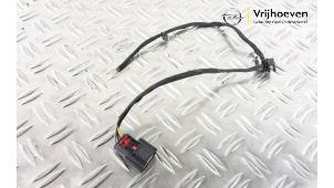 Gebruikte Stekker Opel Crossland (X) 1.2 Turbo 12V Prijs € 30,00 Margeregeling aangeboden door Autodemontage Vrijhoeven B.V.