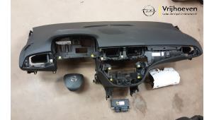 Gebruikte Airbag set + dashboard Opel Corsa E 1.4 16V Prijs € 800,00 Margeregeling aangeboden door Autodemontage Vrijhoeven B.V.