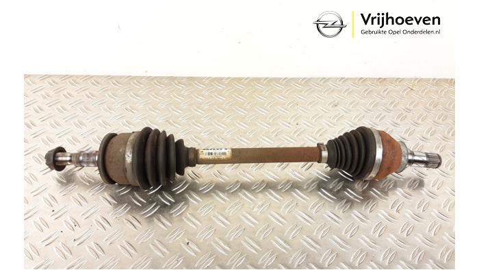 Gebruikte Aandrijfas links-voor Opel Astra K 1.4 Turbo 16V Prijs € 100,00 Margeregeling aangeboden door Autodemontage Vrijhoeven B.V.