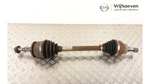 Gebruikte Aandrijfas links-voor Opel Astra K 1.4 Turbo 16V Prijs € 100,00 Margeregeling aangeboden door Autodemontage Vrijhoeven B.V.