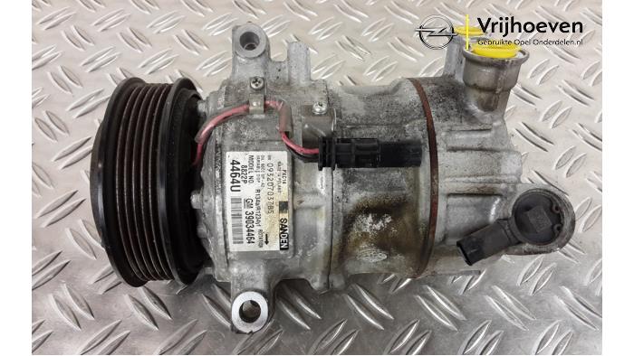 Gebruikte Pomp Airco Opel Astra K 1.6 CDTI 136 16V Prijs € 70,00 Margeregeling aangeboden door Autodemontage Vrijhoeven B.V.