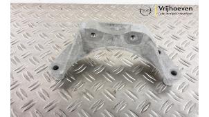 Gebruikte Motorsteun Opel Astra K Sports Tourer 1.4 Turbo 12V Prijs € 35,00 Margeregeling aangeboden door Autodemontage Vrijhoeven B.V.