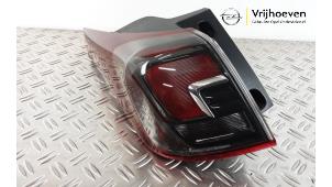 Gebruikte Achterlicht links Opel Crossland (X) 1.2 12V Prijs € 40,00 Margeregeling aangeboden door Autodemontage Vrijhoeven B.V.