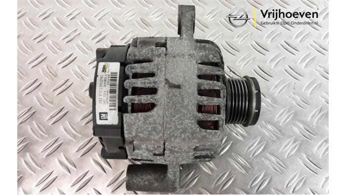 Gebruikte Dynamo Opel Astra J (PC6/PD6/PE6/PF6) 2.0 CDTI 16V 165 Ecotec Prijs € 40,00 Margeregeling aangeboden door Autodemontage Vrijhoeven B.V.