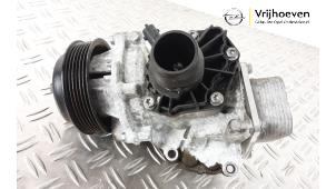 Gebruikte Koelvloeistof pomp Opel Astra K 1.6 SIDI Eco Turbo 16V Prijs € 100,00 Margeregeling aangeboden door Autodemontage Vrijhoeven B.V.