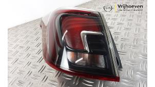 Gebruikte Achterlicht links Opel Crossland (X) 1.2 12V Prijs € 40,00 Margeregeling aangeboden door Autodemontage Vrijhoeven B.V.