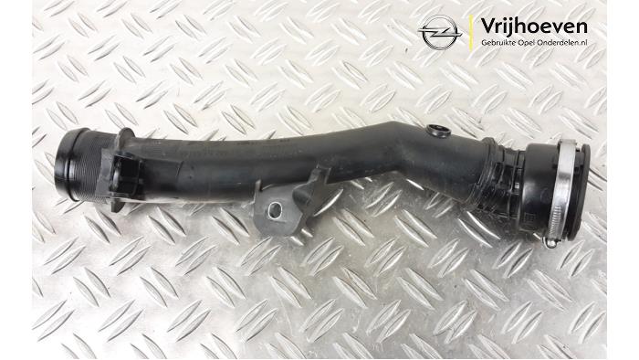Gebruikte Intercooler Buis Opel Crossland (X) 1.5 CDTI 100 Prijs € 40,00 Margeregeling aangeboden door Autodemontage Vrijhoeven B.V.