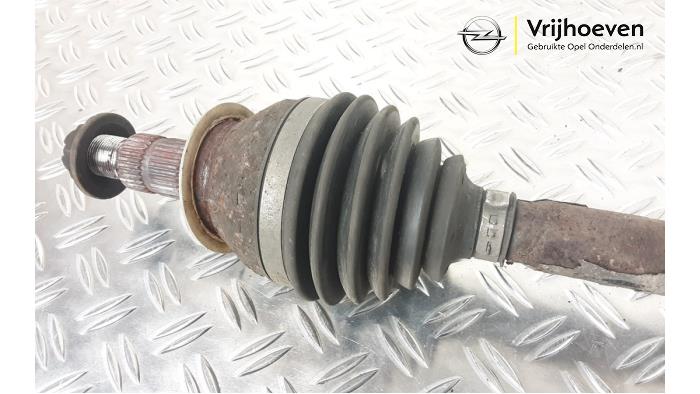 Aandrijfas rechts-voor van een Opel Insignia Sports Tourer 1.5 Turbo 16V 165 2017