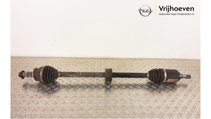 Aandrijfas rechts-voor van een Opel Insignia Sports Tourer 1.5 Turbo 16V 165 2017