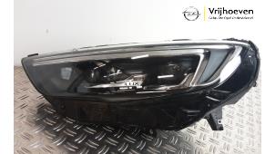 Gebruikte Koplamp links Opel Insignia Sports Tourer 1.5 Turbo 16V 165 Prijs € 900,00 Margeregeling aangeboden door Autodemontage Vrijhoeven B.V.