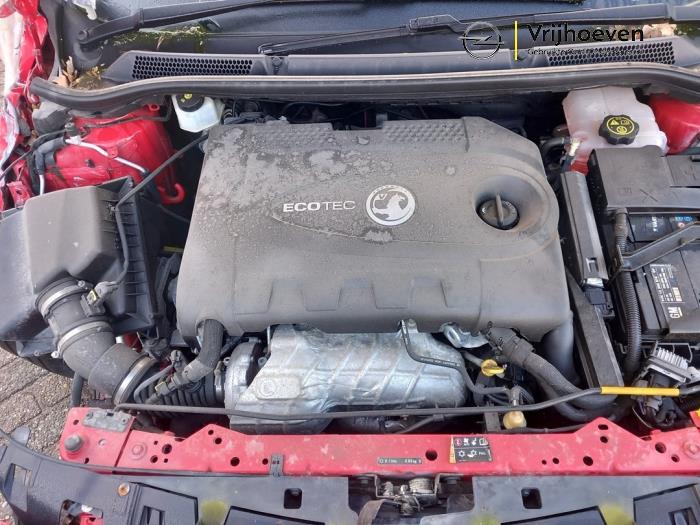 Motor van een Opel Astra J GTC (PD2/PF2) 2.0 CDTI 16V ecoFLEX 2012