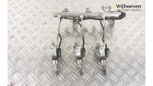 Gebruikte Injector brug Opel Astra K 1.0 SIDI Turbo 12V Prijs € 200,00 Margeregeling aangeboden door Autodemontage Vrijhoeven B.V.