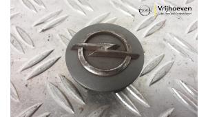 Gebruikte Naafkapje Opel Astra J Sports Tourer (PD8/PE8/PF8) 1.3 CDTI 16V ecoFlex Prijs € 10,00 Margeregeling aangeboden door Autodemontage Vrijhoeven B.V.