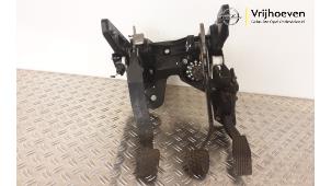 Gebruikte Pedalen Set Opel Astra J (PC6/PD6/PE6/PF6) 1.4 Turbo 16V Prijs € 210,00 Margeregeling aangeboden door Autodemontage Vrijhoeven B.V.