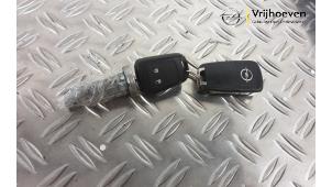 Gebruikte Kontaktslot + Sleutel Opel Meriva 1.4 Turbo 16V Ecotec Prijs € 60,00 Margeregeling aangeboden door Autodemontage Vrijhoeven B.V.