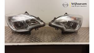 Gebruikte Koplampset links + rechts Opel Meriva 1.4 Turbo 16V Ecotec Prijs € 350,00 Margeregeling aangeboden door Autodemontage Vrijhoeven B.V.