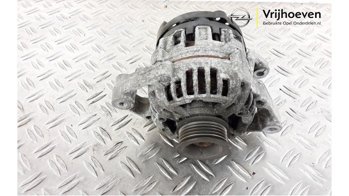 Gebruikte Dynamo Opel Zafira (F75) 1.6 16V Prijs € 25,00 Margeregeling aangeboden door Autodemontage Vrijhoeven B.V.