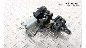 Gebruikte Cabriodak Motor Opel Tigra Twin Top 1.4 16V Prijs € 80,00 Margeregeling aangeboden door Autodemontage Vrijhoeven B.V.