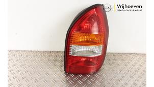 Gebruikte Achterlicht rechts Opel Zafira (F75) 1.6 16V Prijs € 10,00 Margeregeling aangeboden door Autodemontage Vrijhoeven B.V.