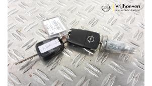 Gebruikte Sleutel + Contactslot Opel Meriva 1.4 16V Ecotec Prijs € 60,00 Inclusief btw aangeboden door Autodemontage Vrijhoeven B.V.