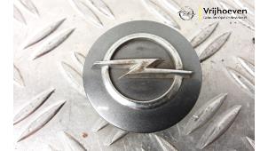 Gebruikte Naafkapje Opel Astra J Sports Tourer (PD8/PE8/PF8) 1.3 CDTI 16V ecoFlex Prijs € 10,00 Margeregeling aangeboden door Autodemontage Vrijhoeven B.V.