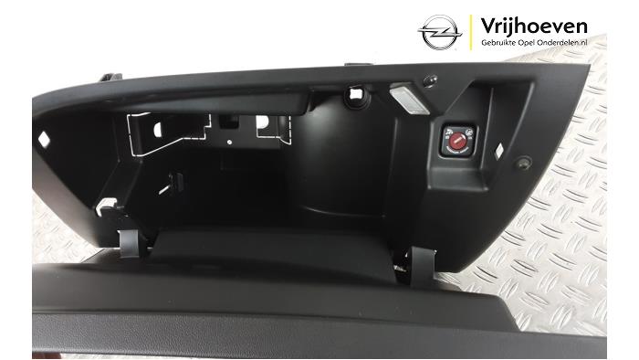 Dashboardkastje van een Opel Grandland/Grandland X 1.2 Turbo 12V 2019