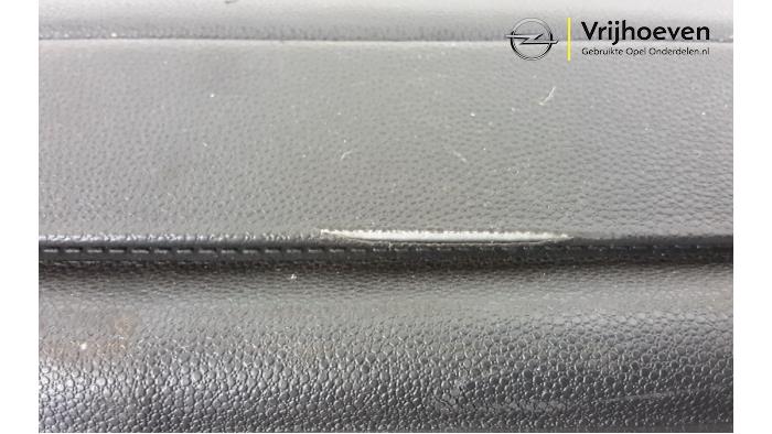 Dekzeil Bagageruimte van een Opel Astra H SW (L35) 1.8 16V 2005