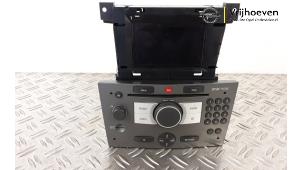 Gebruikte Radio module Opel Astra H SW (L35) 1.8 16V Prijs € 75,00 Margeregeling aangeboden door Autodemontage Vrijhoeven B.V.