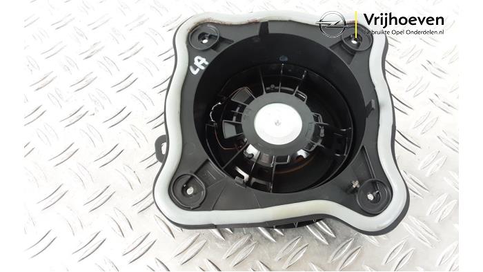 Luidspreker van een Opel Astra L (F3/FB/FM/FP) 1.2 Turbo 110 12V 2023