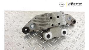 Gebruikte Motorsteun Opel Astra K Sports Tourer 1.6 CDTI 110 16V Prijs € 25,00 Margeregeling aangeboden door Autodemontage Vrijhoeven B.V.