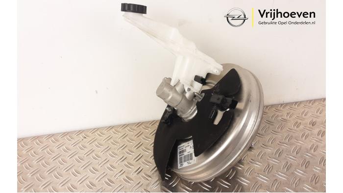 Rembekrachtiger van een Opel Astra L (F3/FB/FM/FP) 1.2 Turbo 110 12V 2023