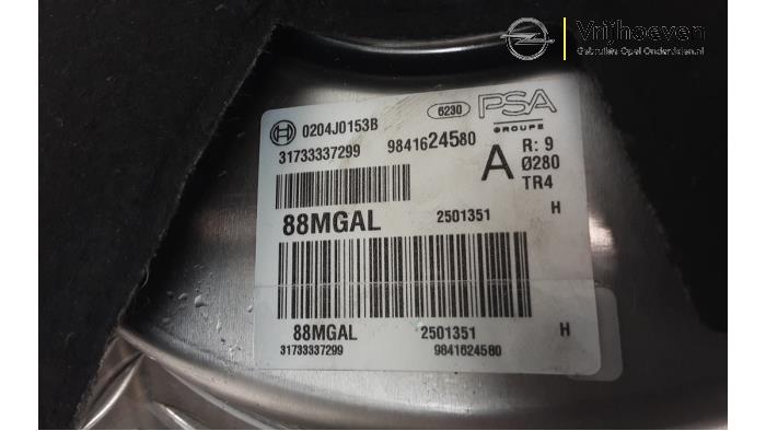 Rembekrachtiger van een Opel Astra L (F3/FB/FM/FP) 1.2 Turbo 110 12V 2023