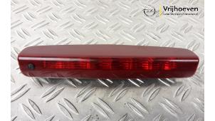 Gebruikte Extra Remlicht midden Opel Astra H (L48) 1.6 16V Twinport Prijs € 25,00 Margeregeling aangeboden door Autodemontage Vrijhoeven B.V.