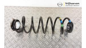 Gebruikte Schroefveer achter Opel Mokka Mokka-e, Electric 50 kWh Prijs € 30,00 Margeregeling aangeboden door Autodemontage Vrijhoeven B.V.