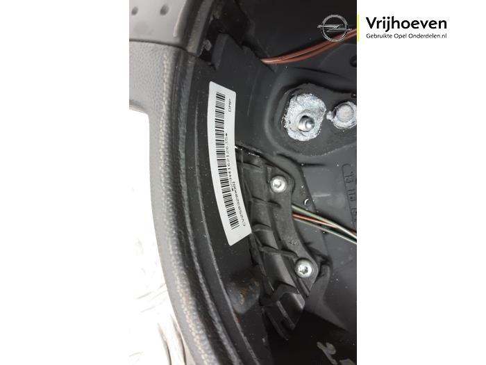 Stuurwiel van een Opel Tigra Twin Top 1.4 16V 2004