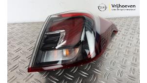 Gebruikte Achterlicht rechts Opel Crossland/Crossland X 1.2 Turbo 12V Euro 6d-temp Prijs € 40,00 Margeregeling aangeboden door Autodemontage Vrijhoeven B.V.