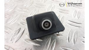 Gebruikte Achteruitrij Camera Opel Crossland (X) 1.2 Turbo 12V Euro 6d-temp Prijs € 90,00 Margeregeling aangeboden door Autodemontage Vrijhoeven B.V.