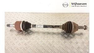 Gebruikte Steekas links-voor Opel Crossland (X) 1.2 Turbo 12V Euro 6d-temp Prijs € 100,00 Margeregeling aangeboden door Autodemontage Vrijhoeven B.V.