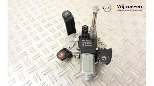 Gebruikte Ruitenwissermotor achter Opel Astra J Sports Tourer (PD8/PE8/PF8) 1.4 Turbo 16V Prijs € 15,00 Margeregeling aangeboden door Autodemontage Vrijhoeven B.V.
