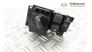 Gebruikte Licht Schakelaar Opel Agila (A) 1.0 12V Twin Port Prijs € 60,00 Margeregeling aangeboden door Autodemontage Vrijhoeven B.V.