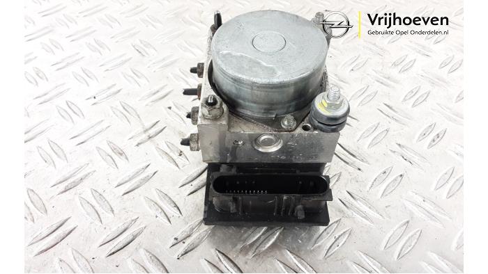 Gebruikte ABS Pomp Opel Corsa D 1.0 Prijs € 200,00 Margeregeling aangeboden door Autodemontage Vrijhoeven B.V.